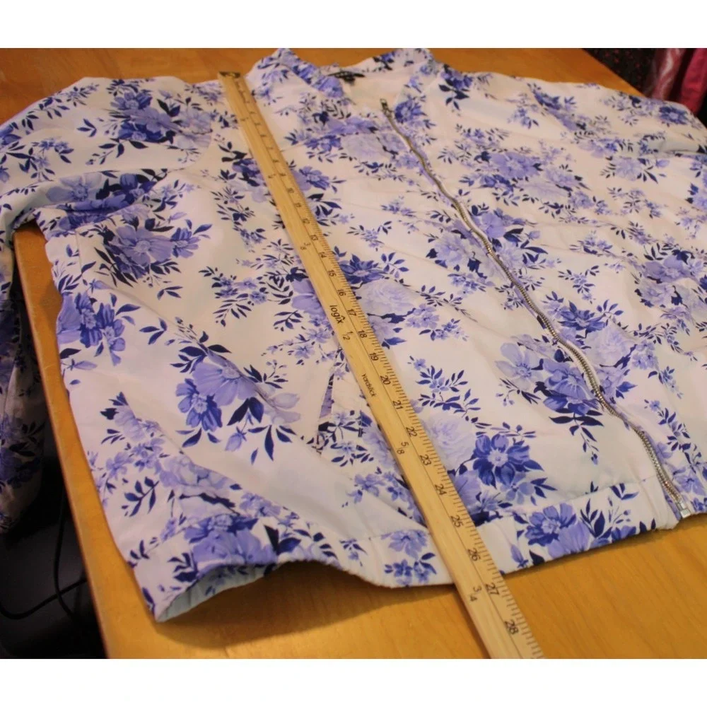 Torrid Jacket Womens Size 3X Blue Floral Athletic Windbreaker Collarless Street